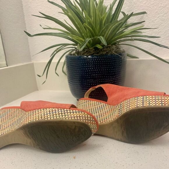 Ann Taylor wedge heels size 8M. Colorful, beautiful & unique! Hard to find! - Picture 8 of 9